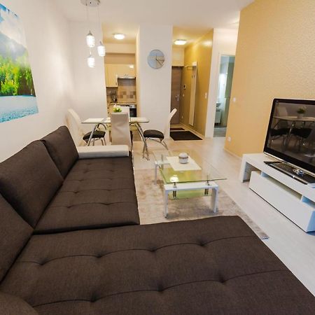 Corvin Promenade With Free Parking Apartment บูดาเปสต์ ภายนอก รูปภาพ