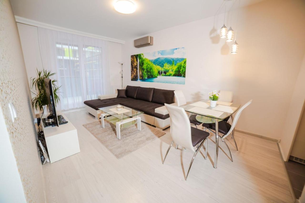 Corvin Promenade With Free Parking Apartment บูดาเปสต์ ภายนอก รูปภาพ